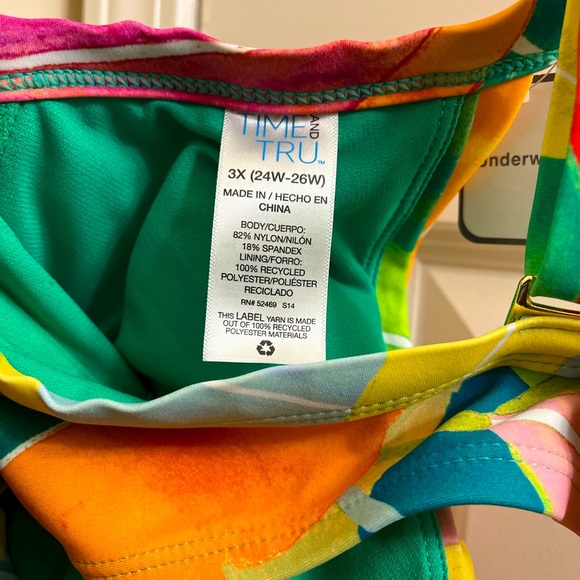 Time and Tru Plus Halter Neck Top With Ruching Multicolored Size 3x NWT - Picture 4 of 4